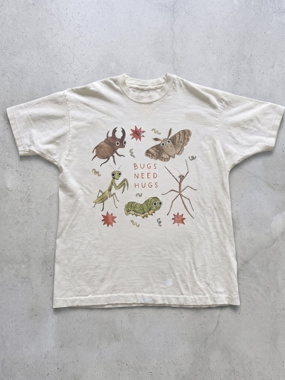 Gildan White 'Bugs Need Hugs' Graphic Tee